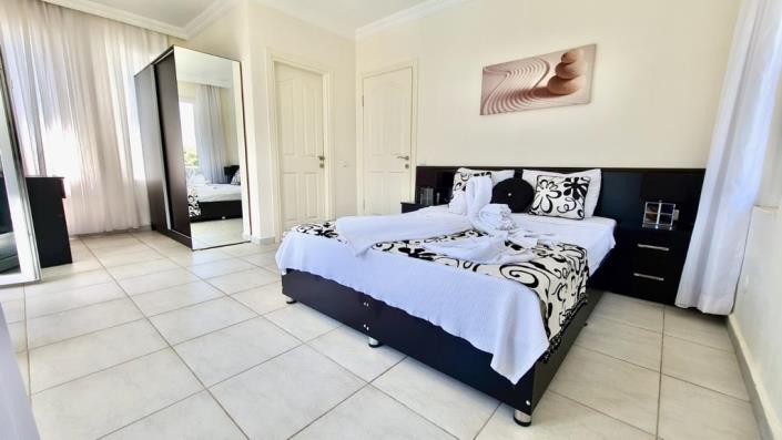 Image No.7-3 Bed Villa for sale