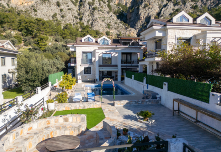 Image No.1-5 Bed Villa / Detached for sale