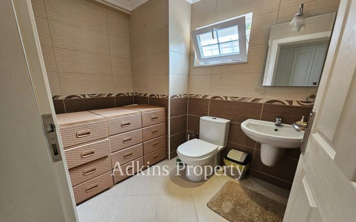 Image No.18-4 Bed Villa / Detached for sale