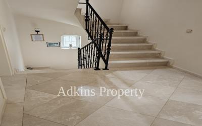5_Stairs-to-1st-Floor