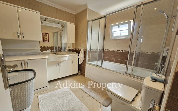 Image No.14-4 Bed Villa / Detached for sale