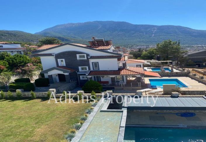 Image No.45-5 Bed Villa / Detached for sale