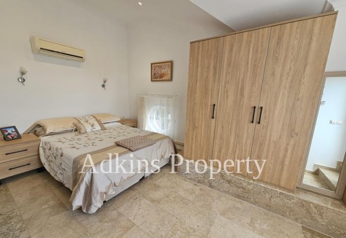 Image No.13-5 Bed Villa / Detached for sale