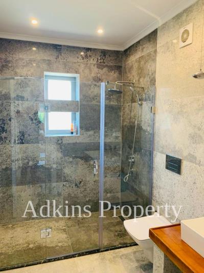 Image No.17-4 Bed Villa / Detached for sale