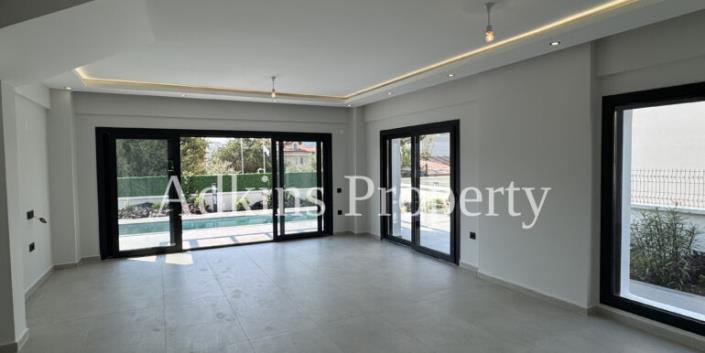 Image No.2-Villa / Détaché de 4 chambres à vendre à Hisaronu