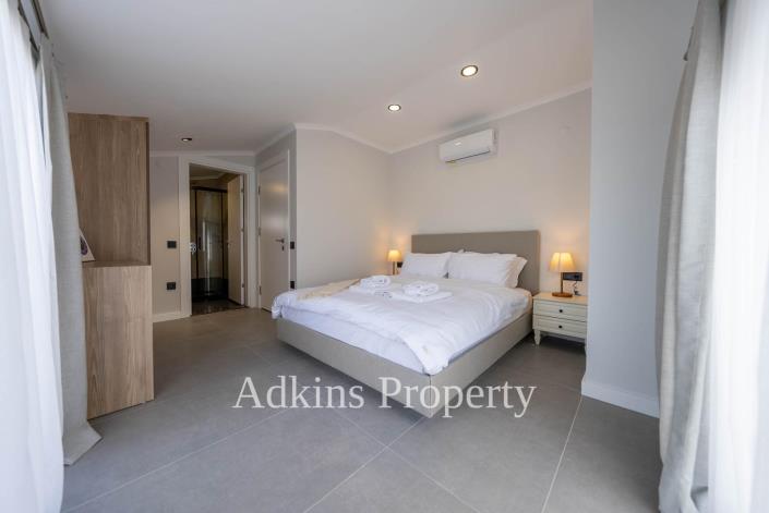 Image No.7-4 Bed Villa / Detached for sale