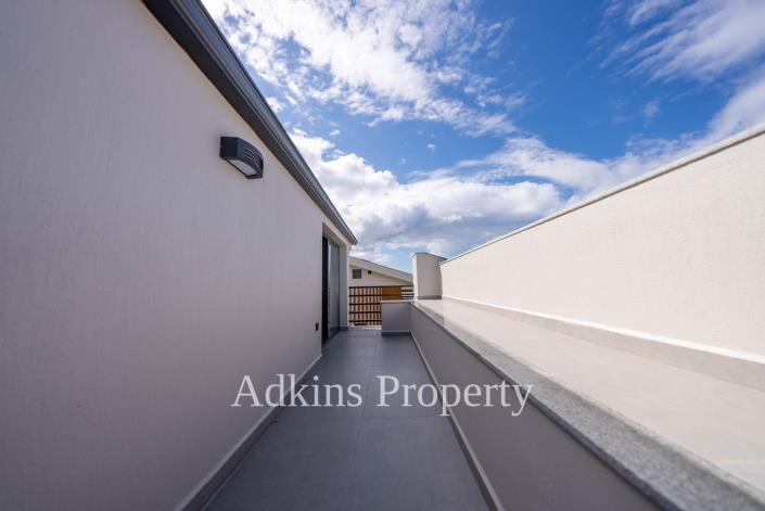 Image No.9-4 Bed Villa / Detached for sale