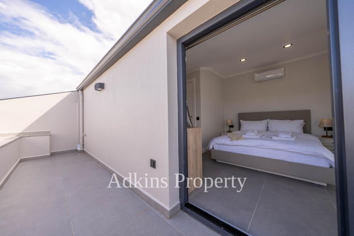 Image No.10-4 Bed Villa / Detached for sale