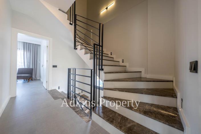 Image No.14-4 Bed Villa / Detached for sale