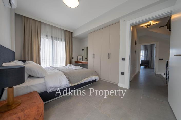 Image No.17-4 Bed Villa / Detached for sale