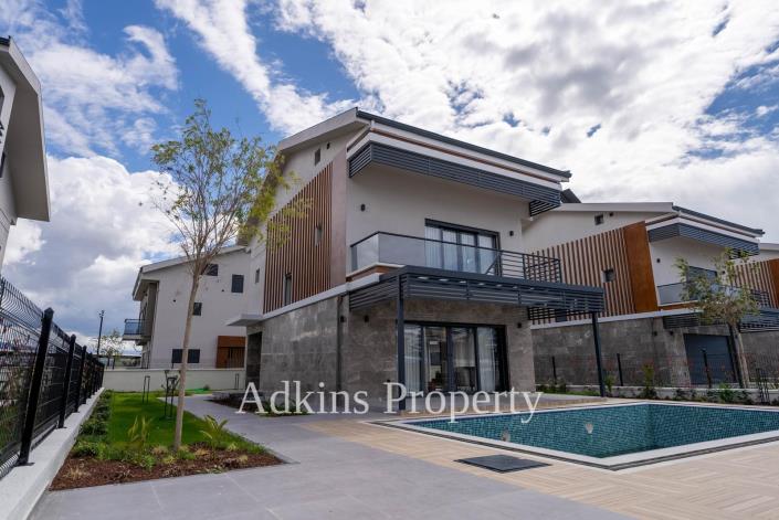 Image No.1-4 Bed Villa / Detached for sale