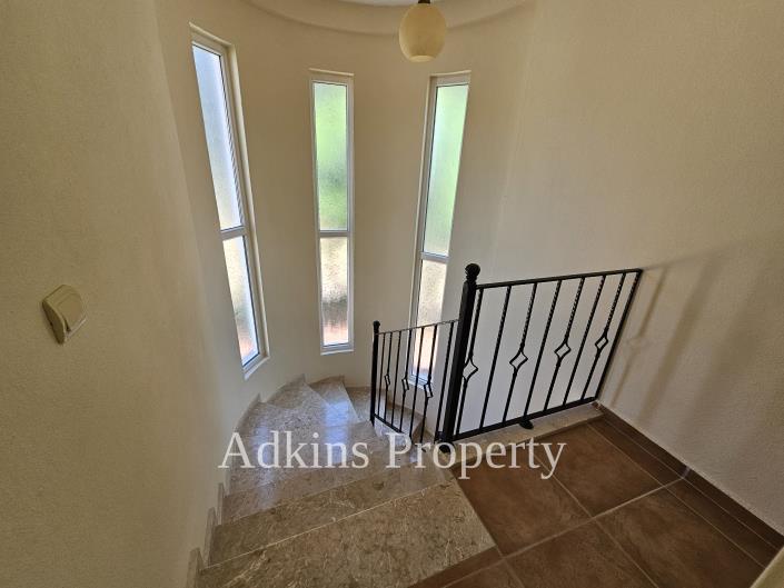 Image No.19-4 Bed Villa / Detached for sale