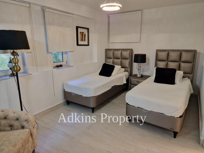 Image No.13-5 Bed Villa / Detached for sale