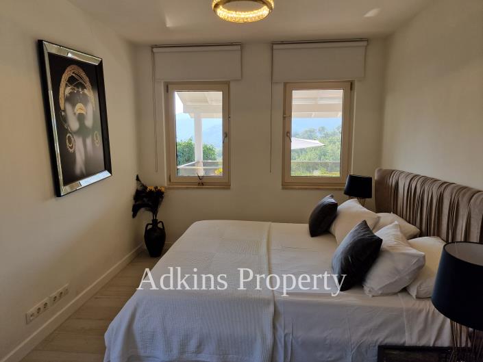 Image No.10-5 Bed Villa / Detached for sale