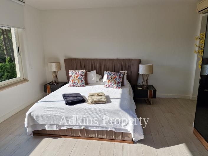 Image No.9-5 Bed Villa / Detached for sale