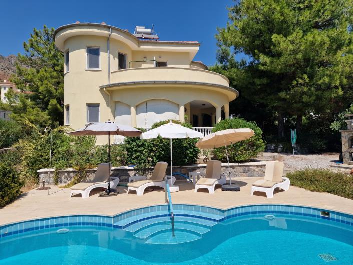 Image No.1-3 Bed Villa / Detached for sale