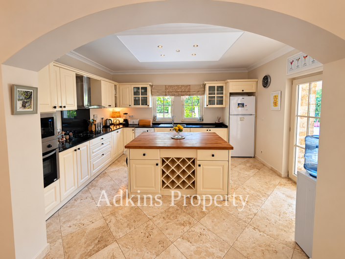 Image No.2-4 Bed Villa for sale