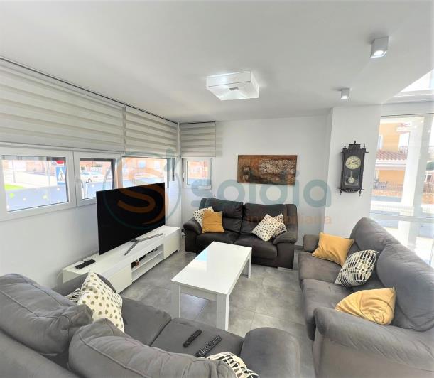 Image No.2-4 Bed Chalet for sale