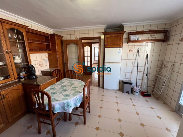 Image No.11-4 Bed Flat for sale