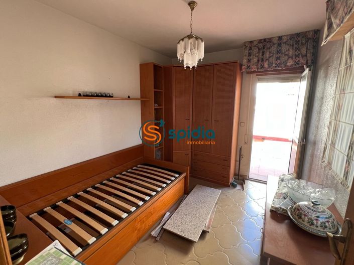 Image No.24-4 Bed Flat for sale