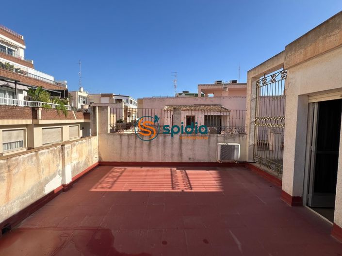 Image No.26-4 Bed Flat for sale