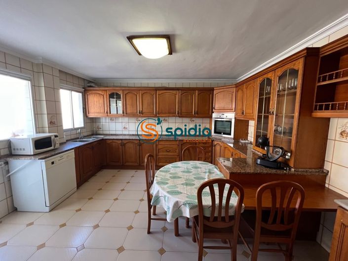 Image No.6-4 Bed Flat for sale