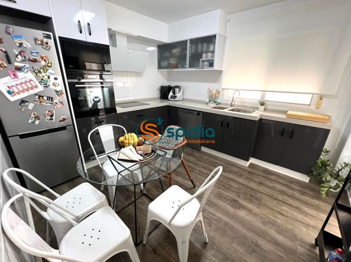 Image No.20-4 Bed Property for sale