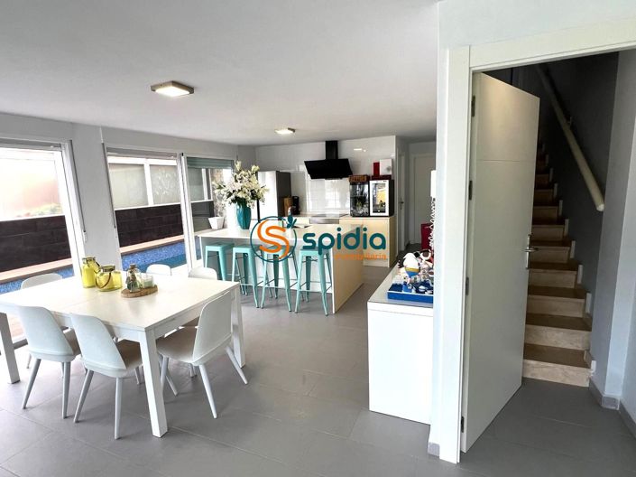 Image No.25-4 Bed Property for sale