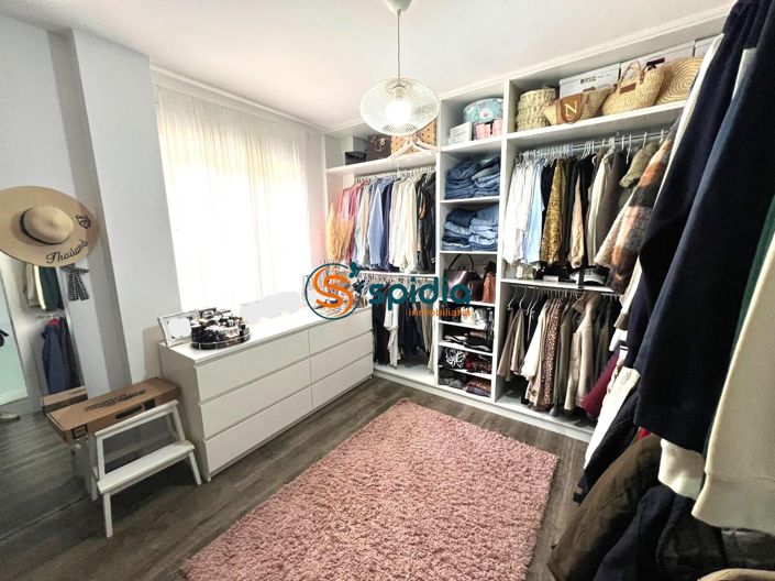 Image No.9-4 Bed Property for sale