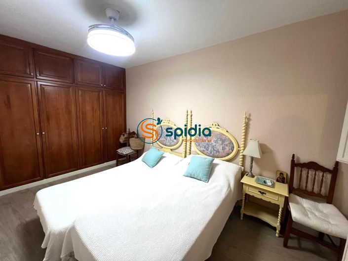 Image No.28-3 Bed Flat for sale