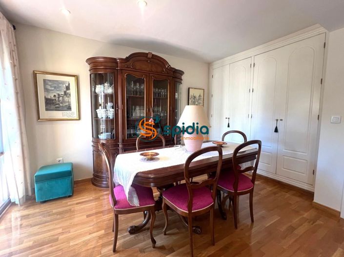 Image No.11-3 Bed Flat for sale