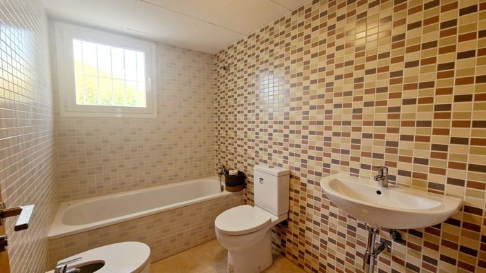 Image No.8-4 Bed Villa for sale