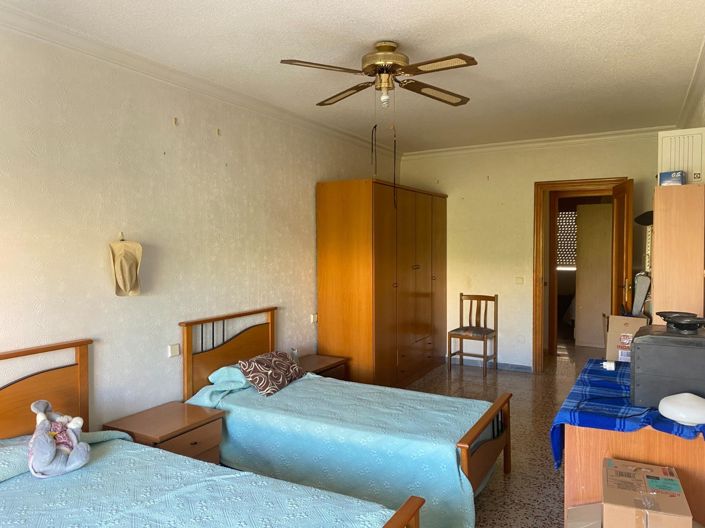 Image No.11-4 Bed Flat for sale