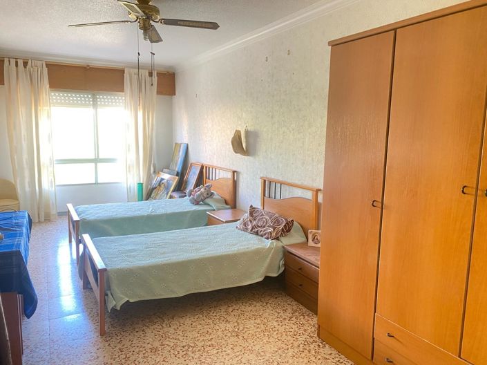 Image No.12-4 Bed Flat for sale