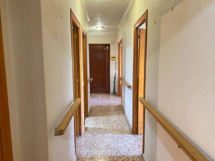 Image No.13-4 Bed Flat for sale