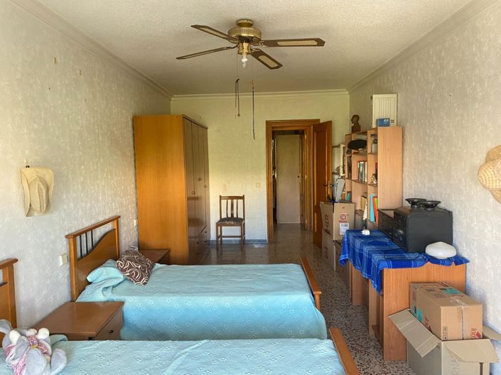 Image No.14-4 Bed Flat for sale