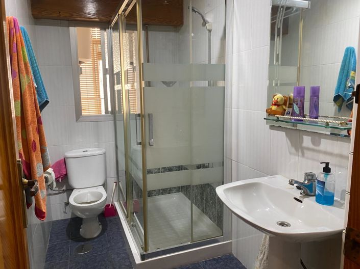 Image No.17-4 Bed Flat for sale