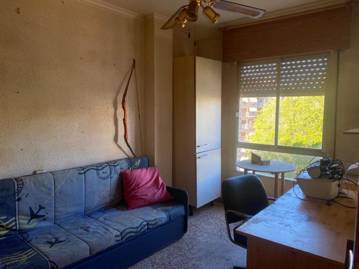 Image No.21-4 Bed Flat for sale