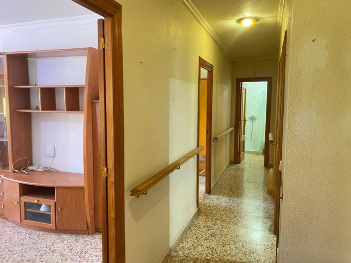 Image No.22-4 Bed Flat for sale