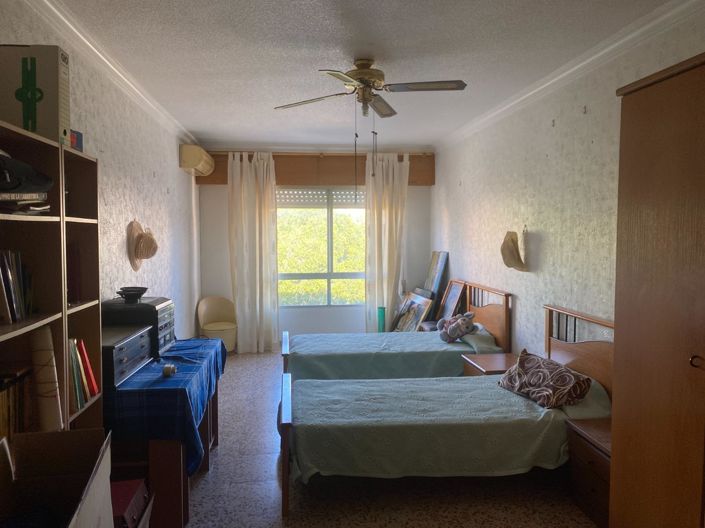 Image No.23-4 Bed Flat for sale