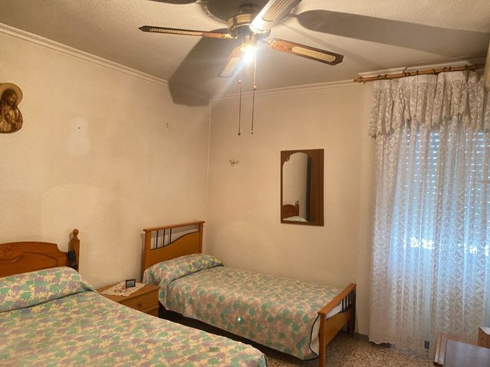 Image No.25-4 Bed Flat for sale