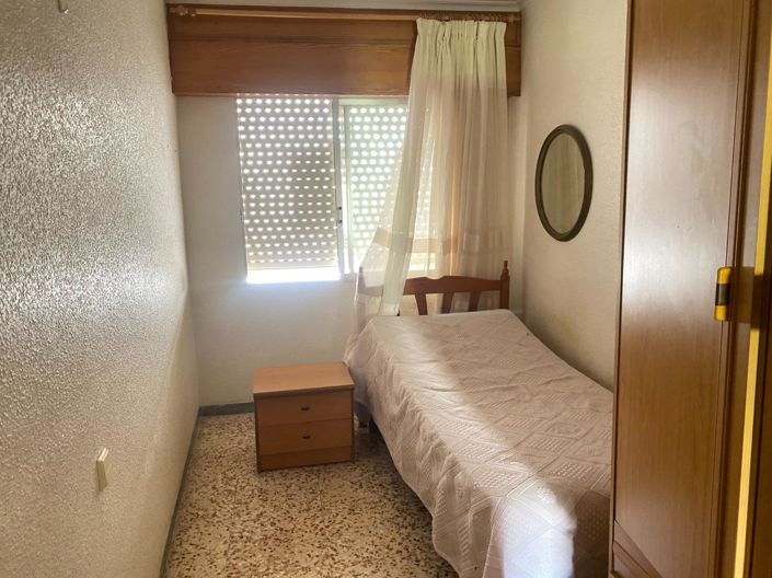 Image No.8-4 Bed Flat for sale