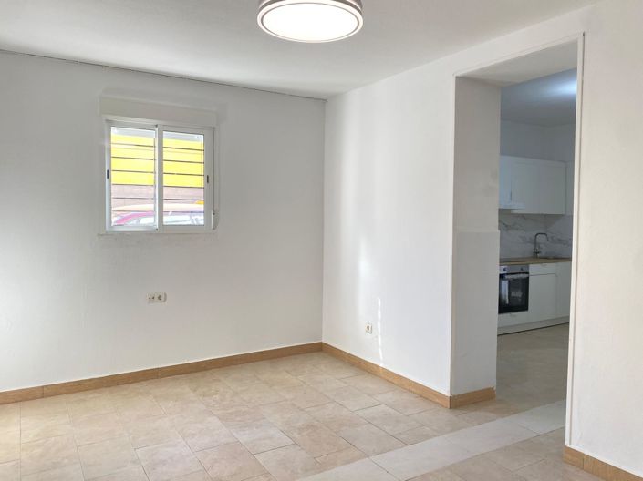 Image No.15-3 Bed House for sale