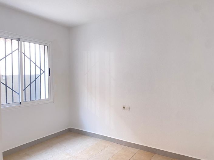 Image No.16-3 Bed House for sale