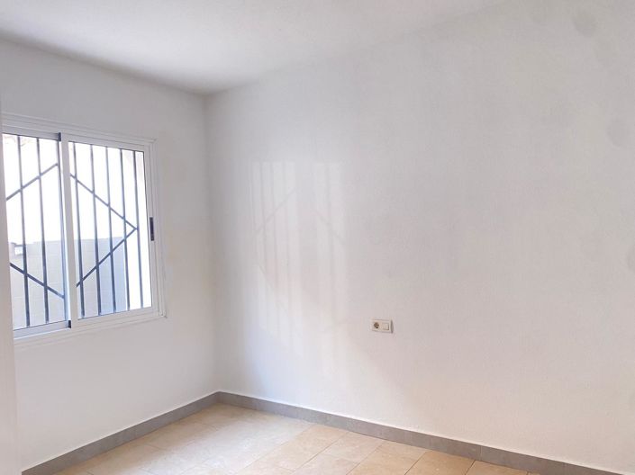 Image No.17-3 Bed House for sale