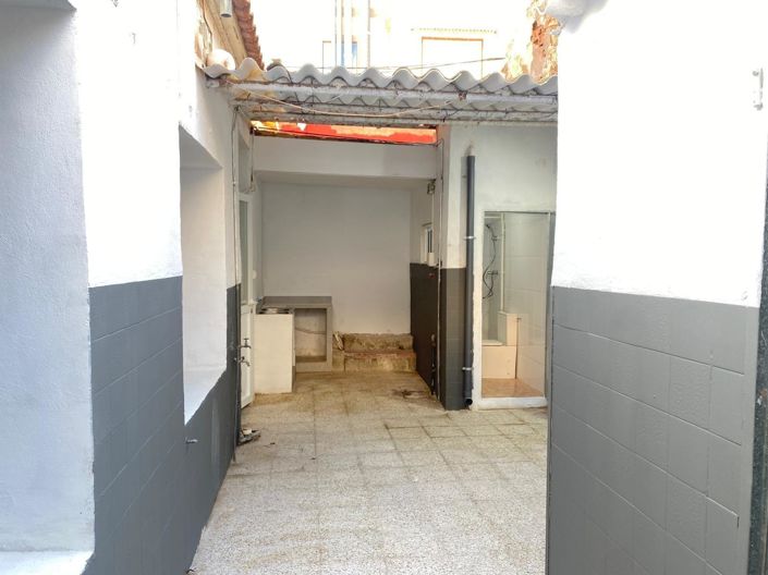 Image No.18-3 Bed House for sale