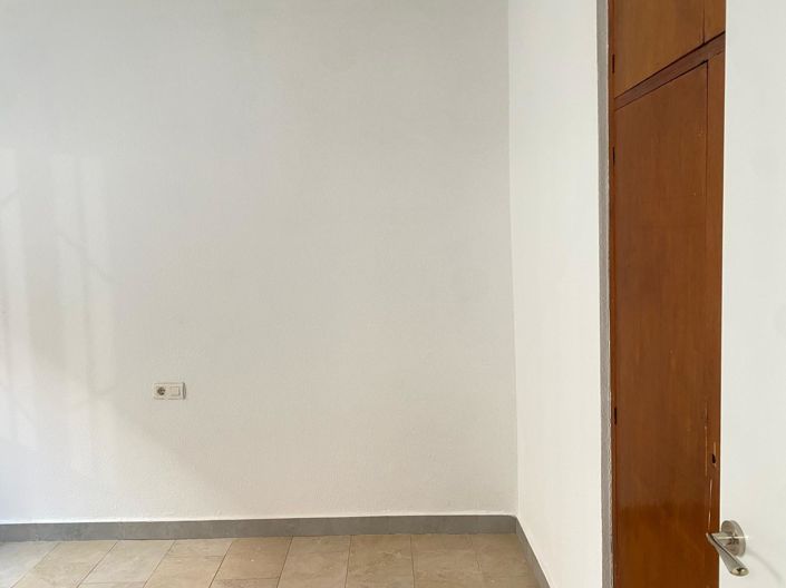 Image No.21-3 Bed House for sale