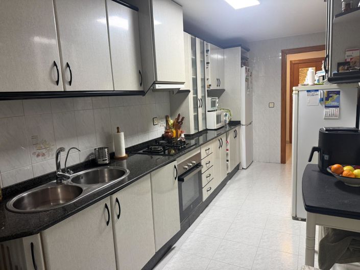 Image No.20-4 Bed Flat for sale