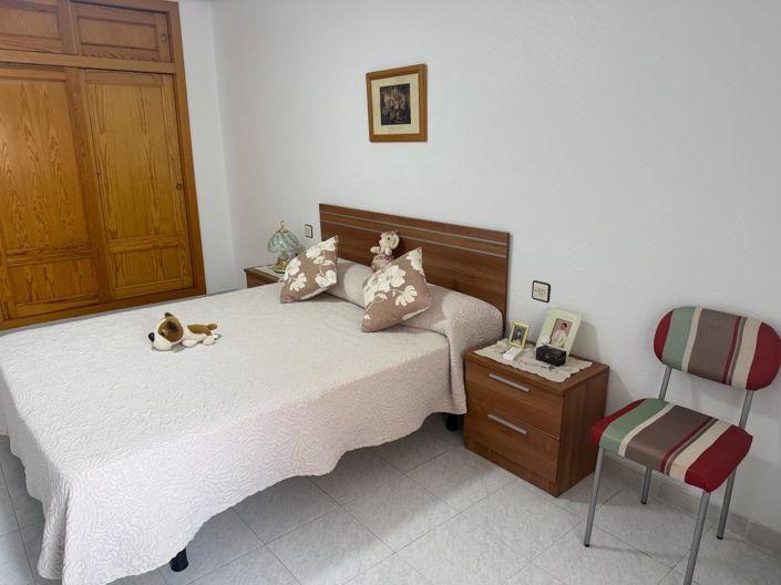 Image No.28-4 Bed Flat for sale