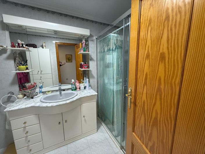 Image No.34-4 Bed Flat for sale